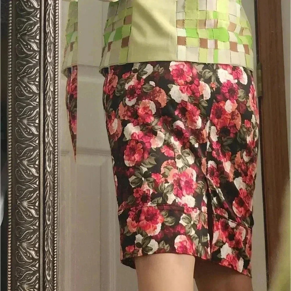 Banana Republic Floral skirt with pockets - Picture 8 of 11